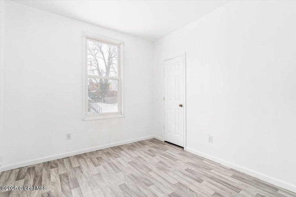 397 Clinton Avenue, photo 5