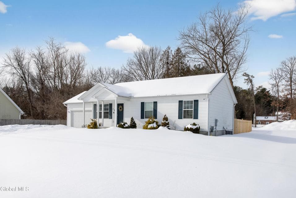 26 Holden Avenue, photo 1