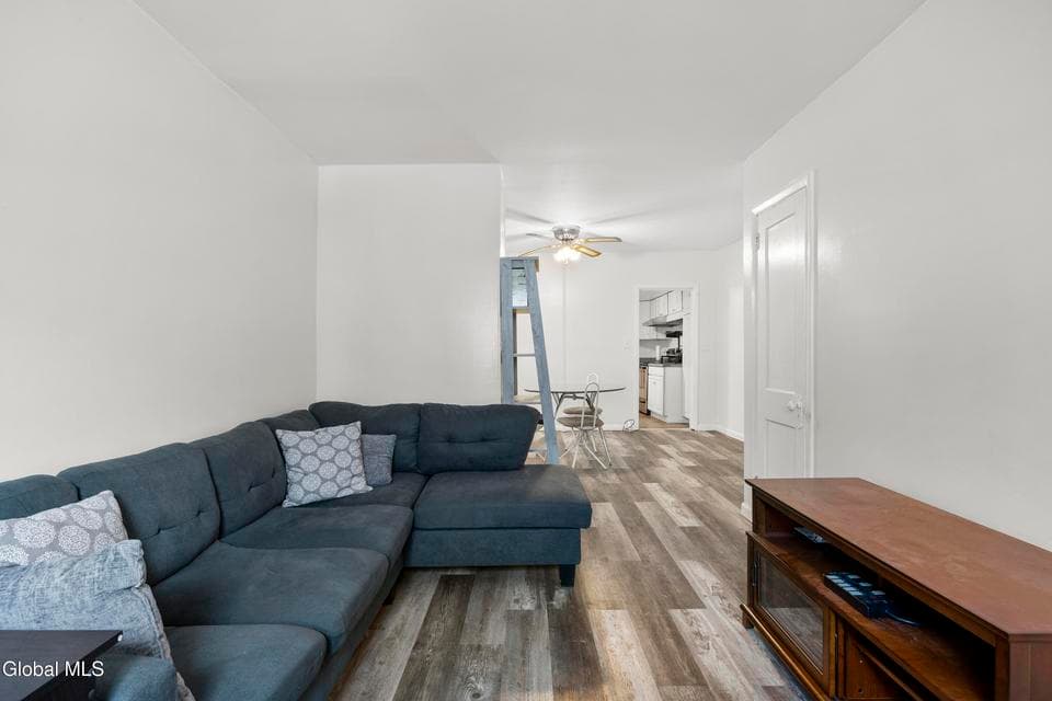 25 Chestnut Street, photo 3