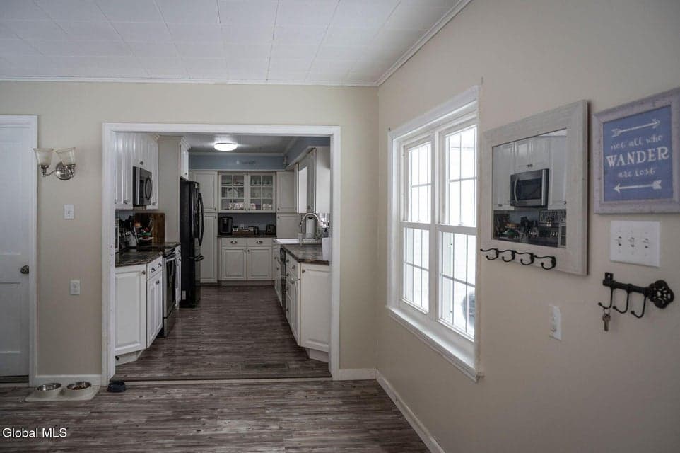 1085 W Mountain Road, Queensbury, NY 12804, photo 5