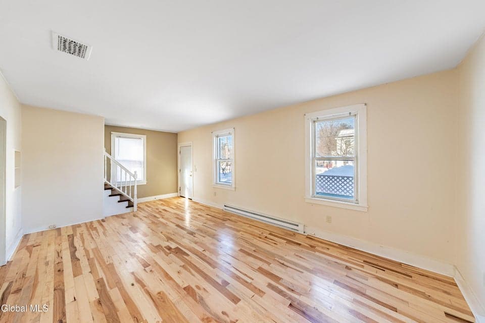 600 Hudson Avenue, photo 2