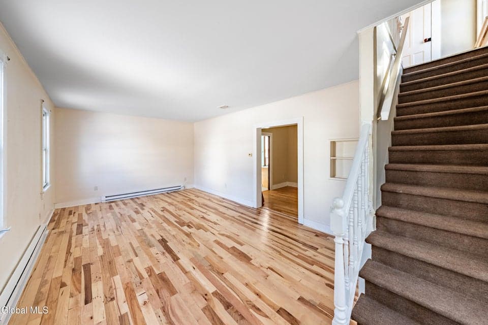 600 Hudson Avenue, photo 3