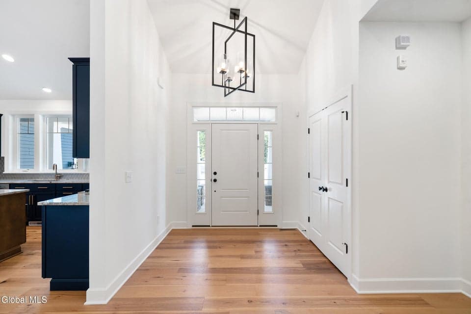6 Cannon Royal Drive, photo 2