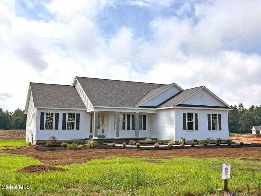 15 Eastpointe Drive, photo 1