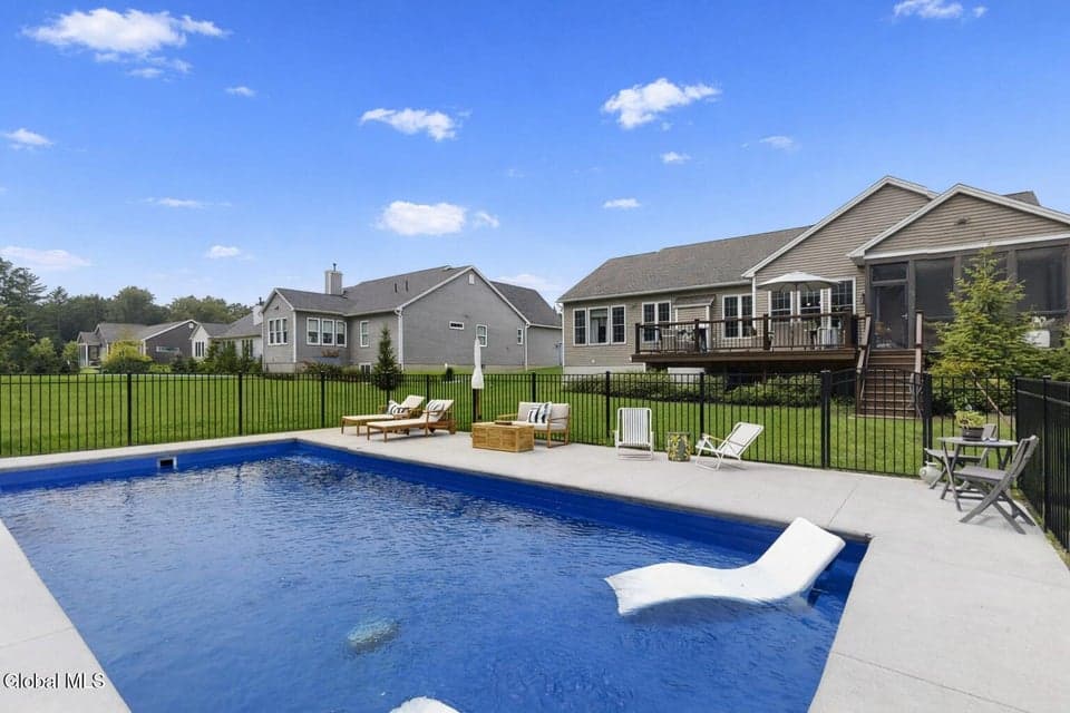 19 Berkeley Way, photo 2