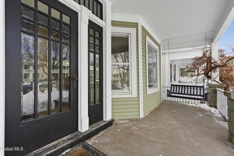 75 S Pine Avenue, photo 3