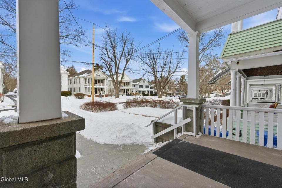 75 S Pine Avenue, photo 2