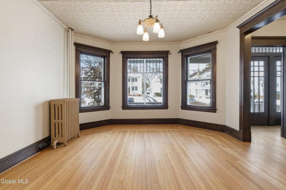 75 S Pine Avenue, photo 5
