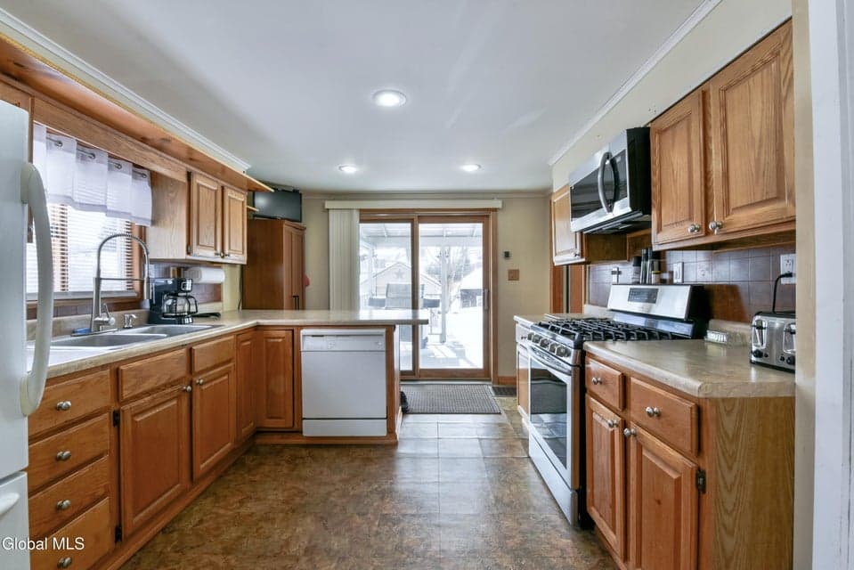 96 6th Avenue, photo 5