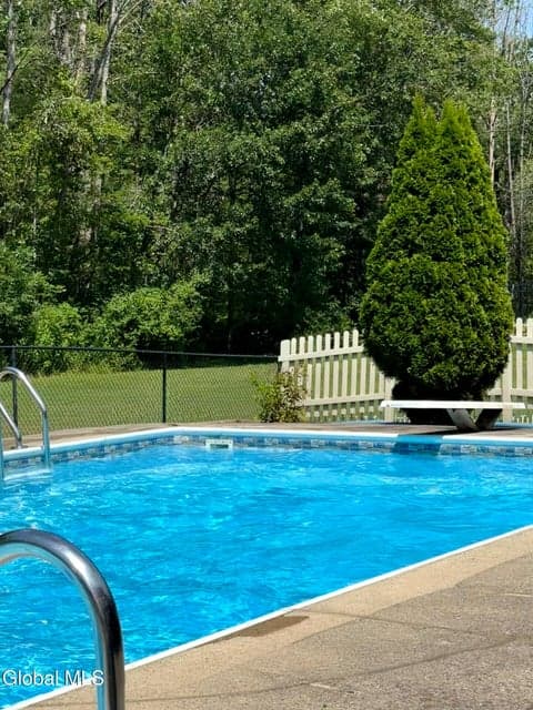 32 Albea Drive, photo 2