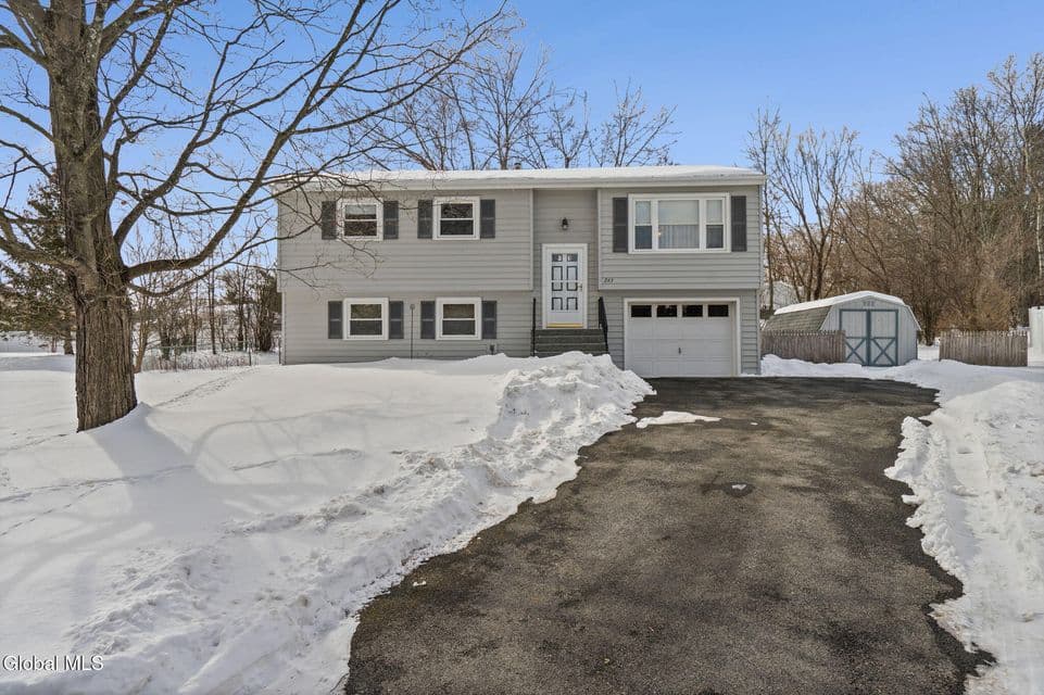 263 Kings Court, photo 1