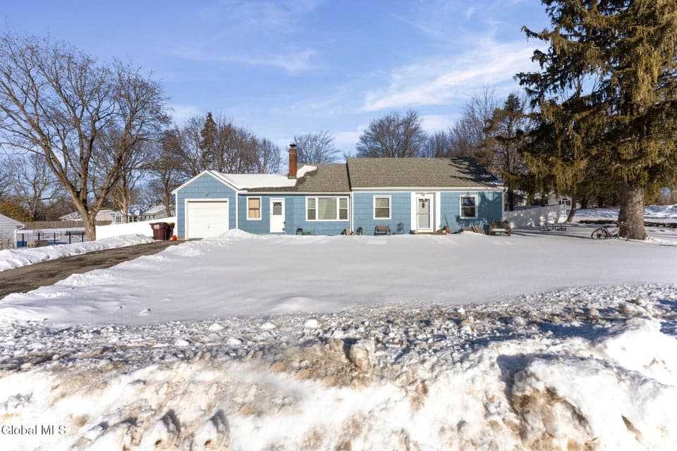 10 Skyview Drive, photo 1