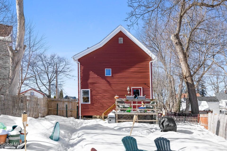 108 Yale Street, photo 3