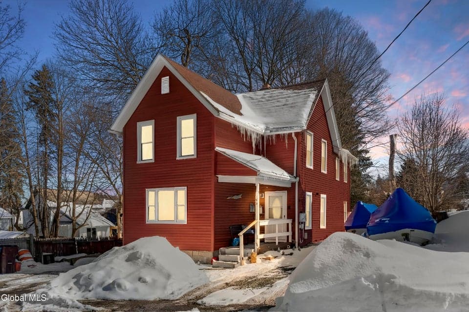 108 Yale Street, photo 1
