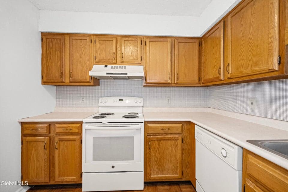 4059 Chaucer Place, Guilderland, NY, photo 4