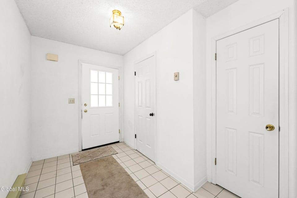 4059 Chaucer Place, Guilderland, NY, photo 3