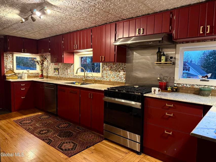 30 Griswold Avenue, photo 4