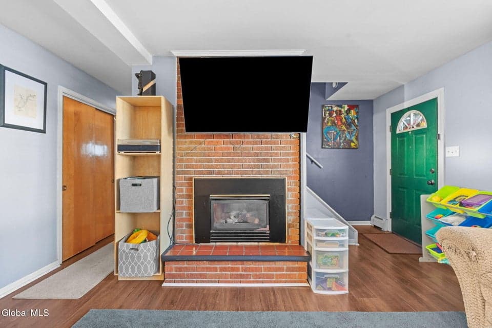 991 Obrien Avenue, photo 4