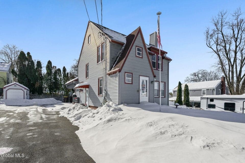 302 Washington Ave E., photo 3