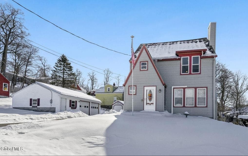 302 Washington Ave E., photo 1