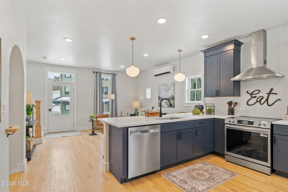 182 Excelsior Avenue, photo 2