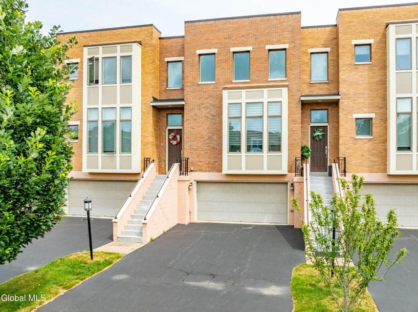 3 Bryn Mawr Court, Albany, NY, photo 1