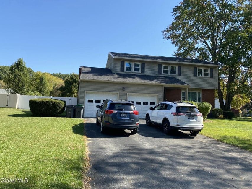 12 Concord Drive, photo 1