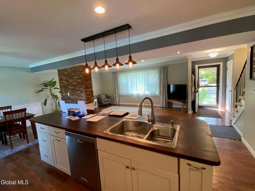 12 Concord Drive, photo 3