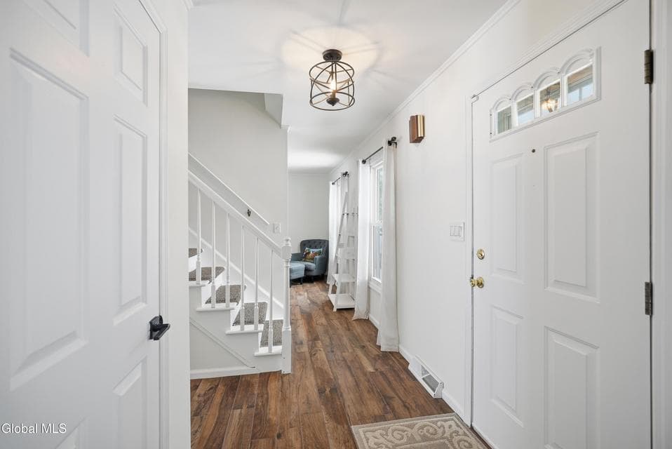 32 Friar Tuck Way, photo 3