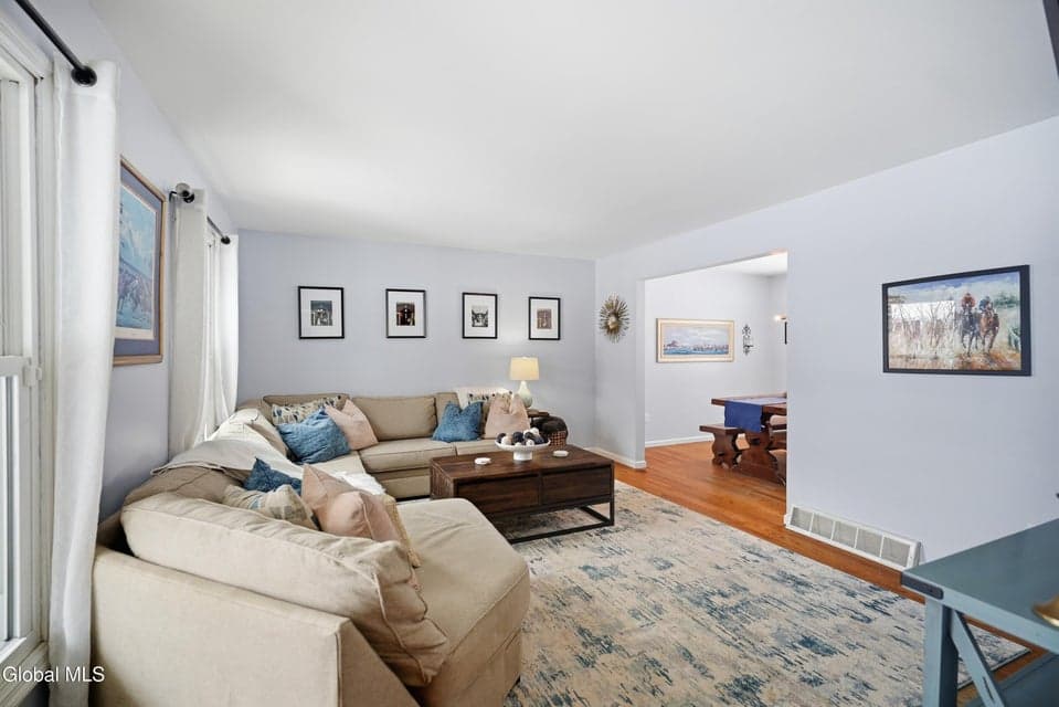 32 Friar Tuck Way, photo 4