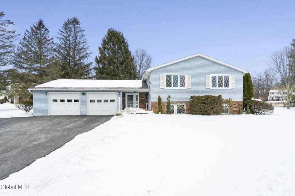 1041 Gates Drive, photo 1