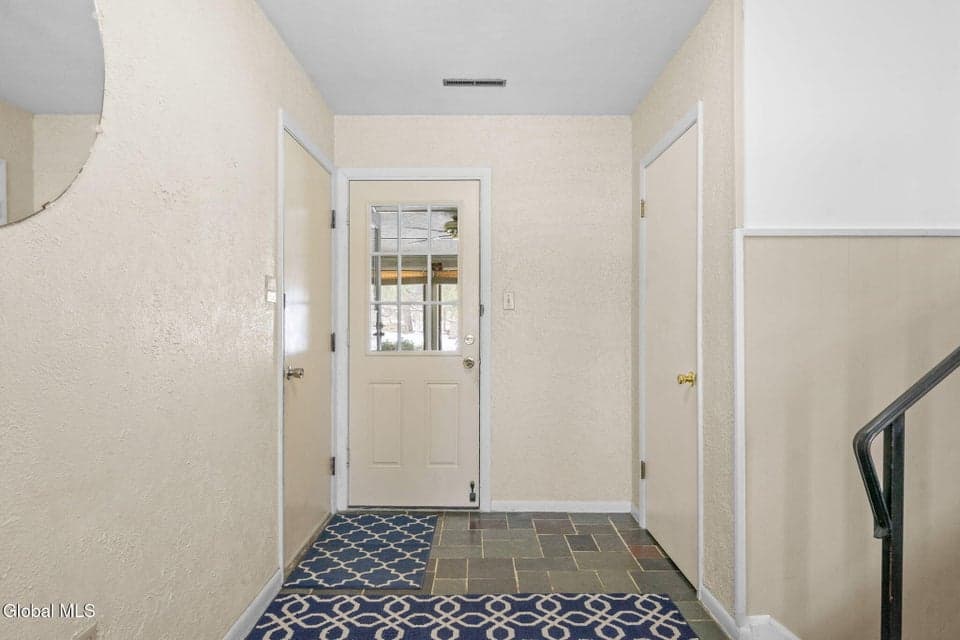 1041 Gates Drive, photo 5