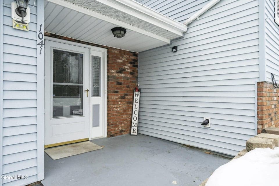 1041 Gates Drive, photo 3