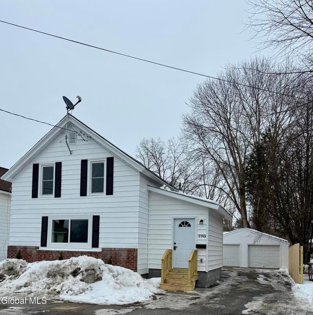 590 Lower Allen Street, photo 1