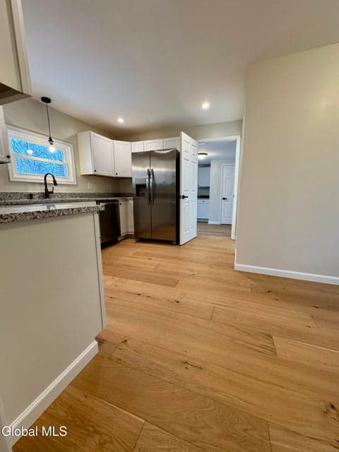 590 Lower Allen Street, photo 4