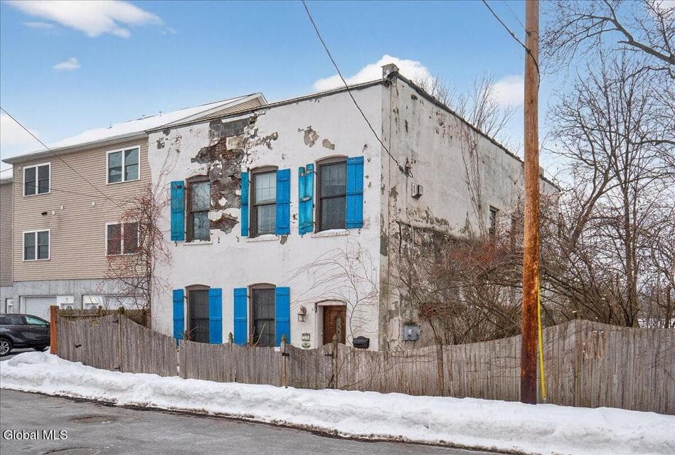 32 Front Street, photo 1