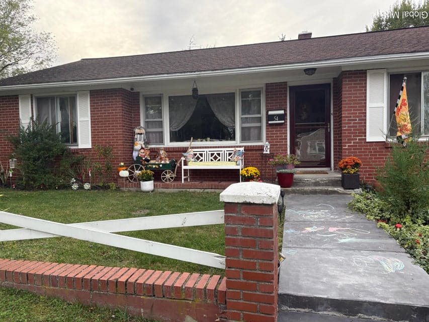 54 Ten Broeck Avenue, photo 1