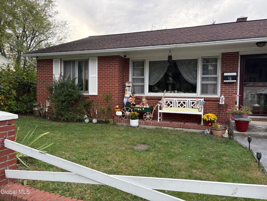 54 Ten Broeck Avenue, photo 2