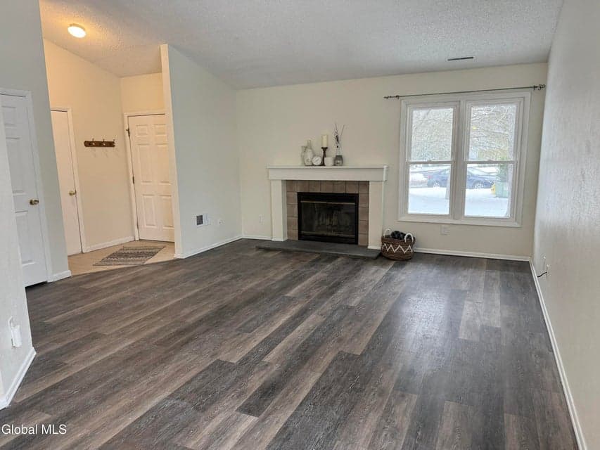 8 Schuyler Court, photo 5