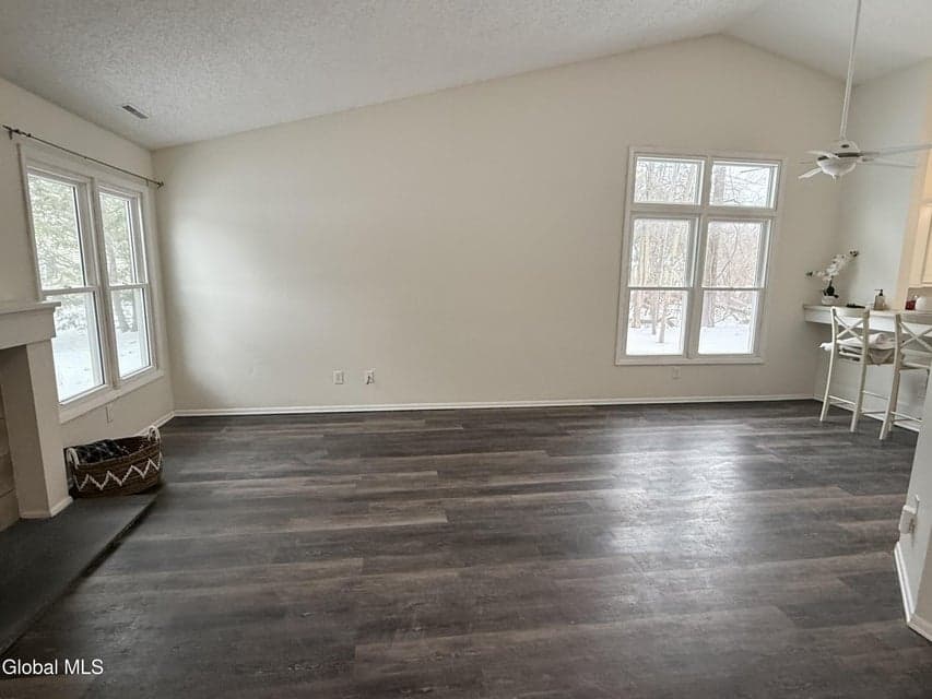 8 Schuyler Court, photo 3