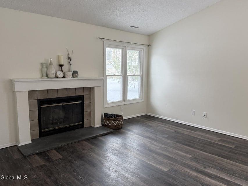 8 Schuyler Court, photo 4