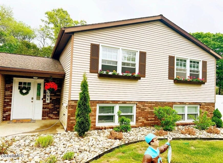 6 Stuyvesant Court, photo 1