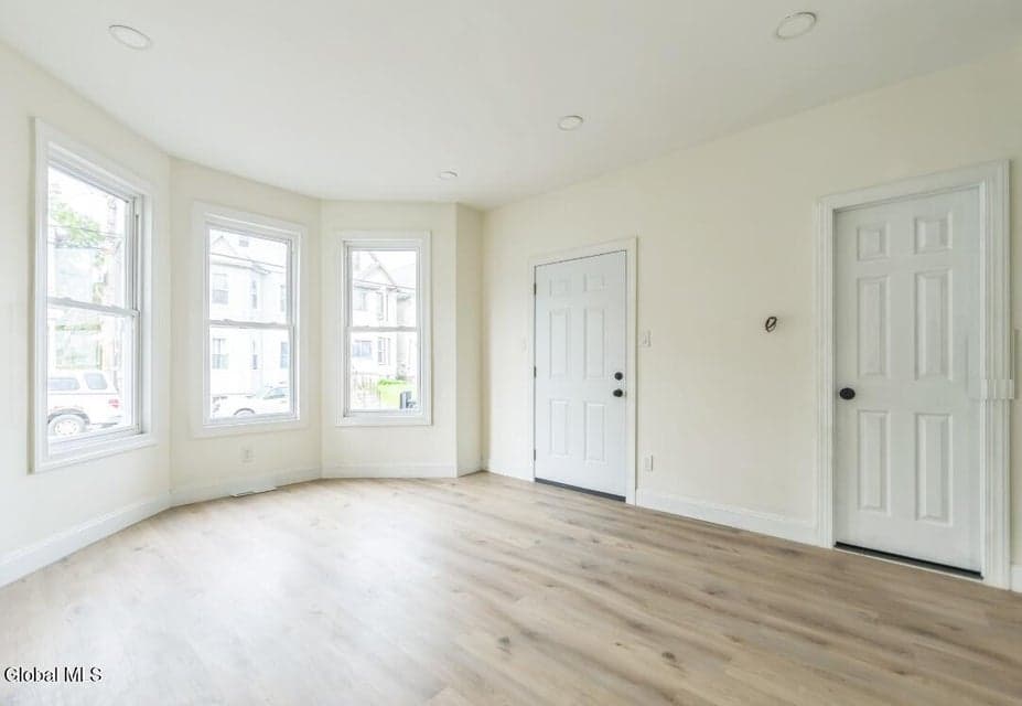 747 Eastern Avenue, Schenectady, NY 12308, photo 2