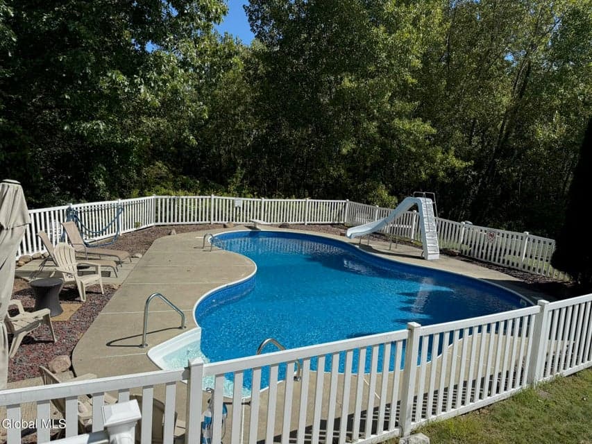 1 Cherry Tree Lane, photo 4