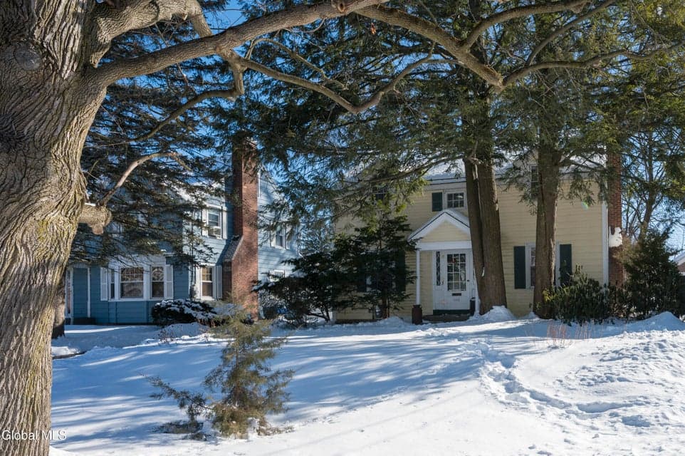 1152 Van Curler Avenue, photo 1