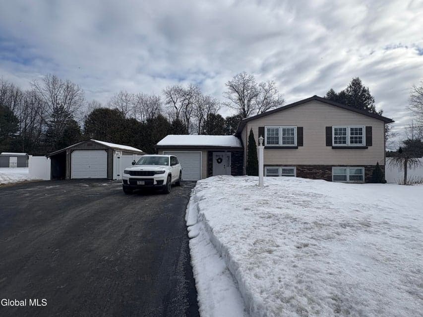 6 Stuyvesant Court, photo 2