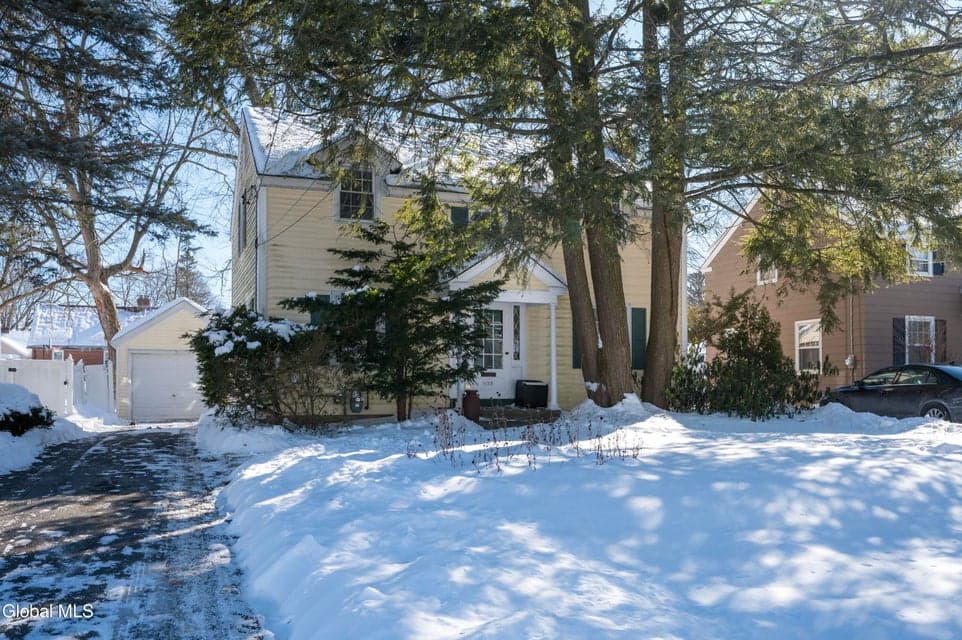 1152 Van Curler Avenue, photo 2