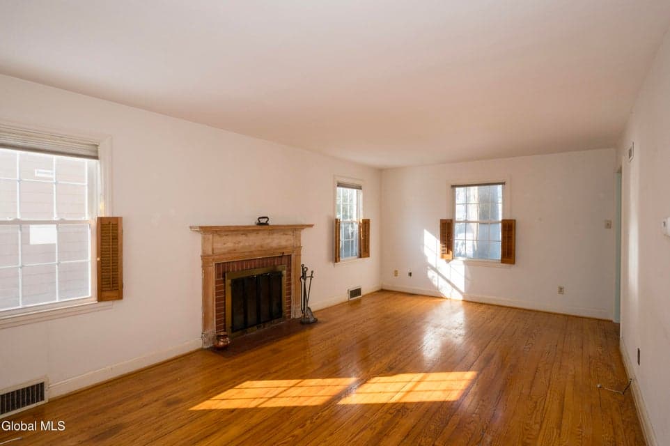 1152 Van Curler Avenue, photo 5