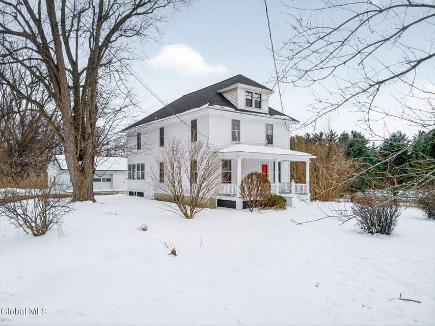 471 Russell Road, photo 2