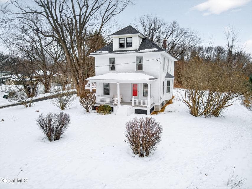 471 Russell Road, photo 1